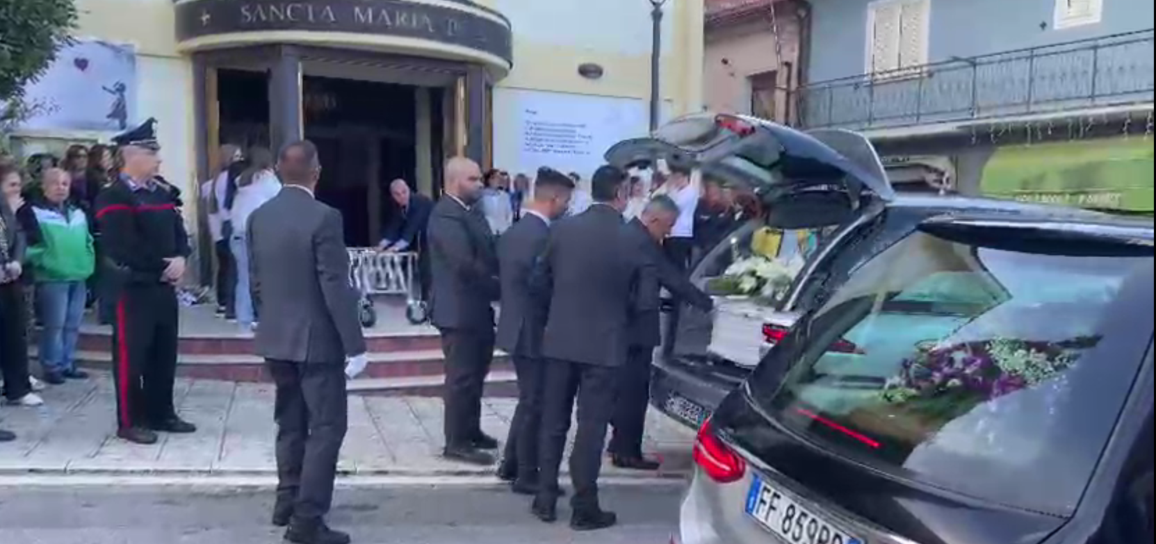 A Paupisi i funerali di Elisa e Cosimo
