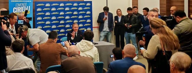 Regionali, Cirielli si presenta: “sono qui per vincere”. Nella sua lista figura Sangiuliano