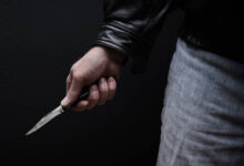 Tenta di accoltellare la moglie a Benevento, poliziotti arrestano 58enne