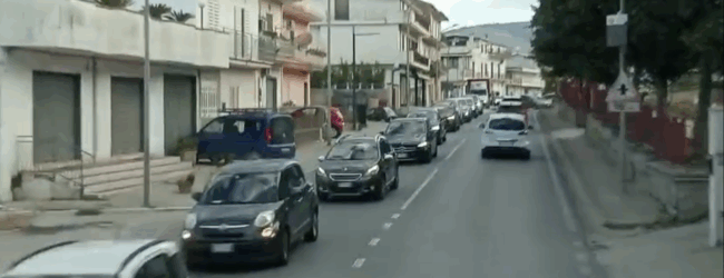 “Lasciate ogne speranza, voi che… passate”, le code infinite di Cancello Scalo