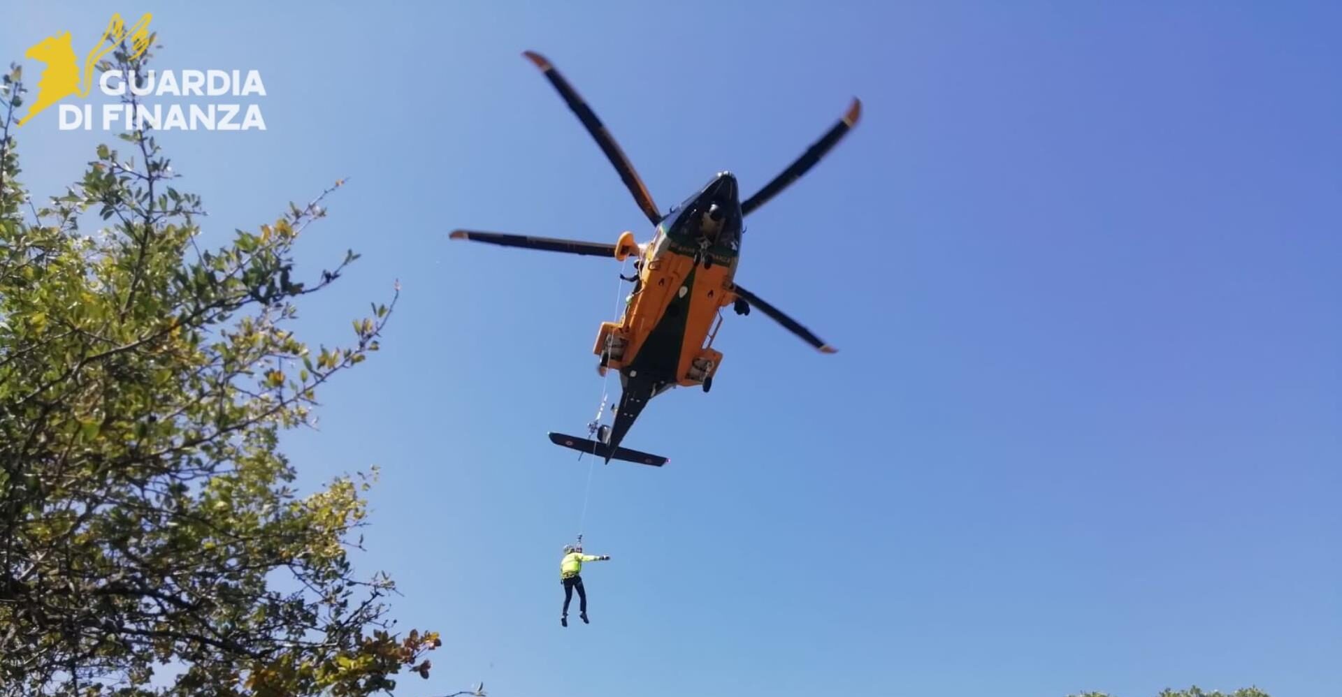 GdF Avellino e Roan Napoli: esercitazione congiunta tra la sezione aerea di Napoli e la stazione S.a.g.f di Sant’Angelo dei Lombardi
