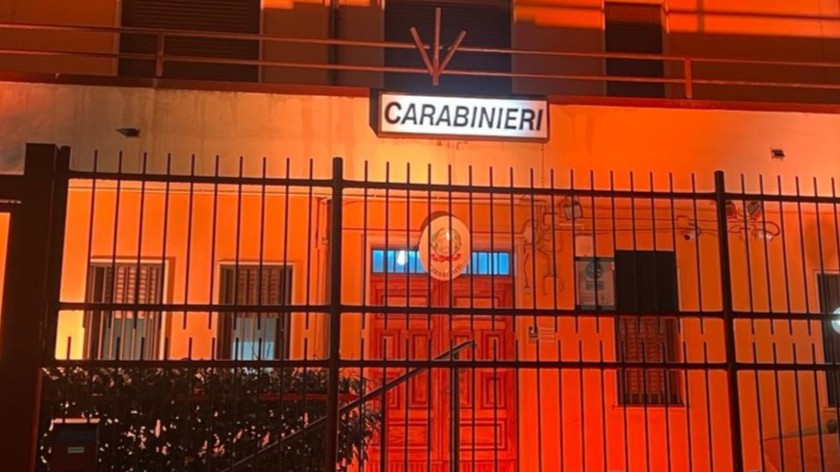 Carabinieri del Comando Provinciale di Avellino aderiscono alla campagna “Orange the World” contro la violenza di genere: caserme illuminate di arancione