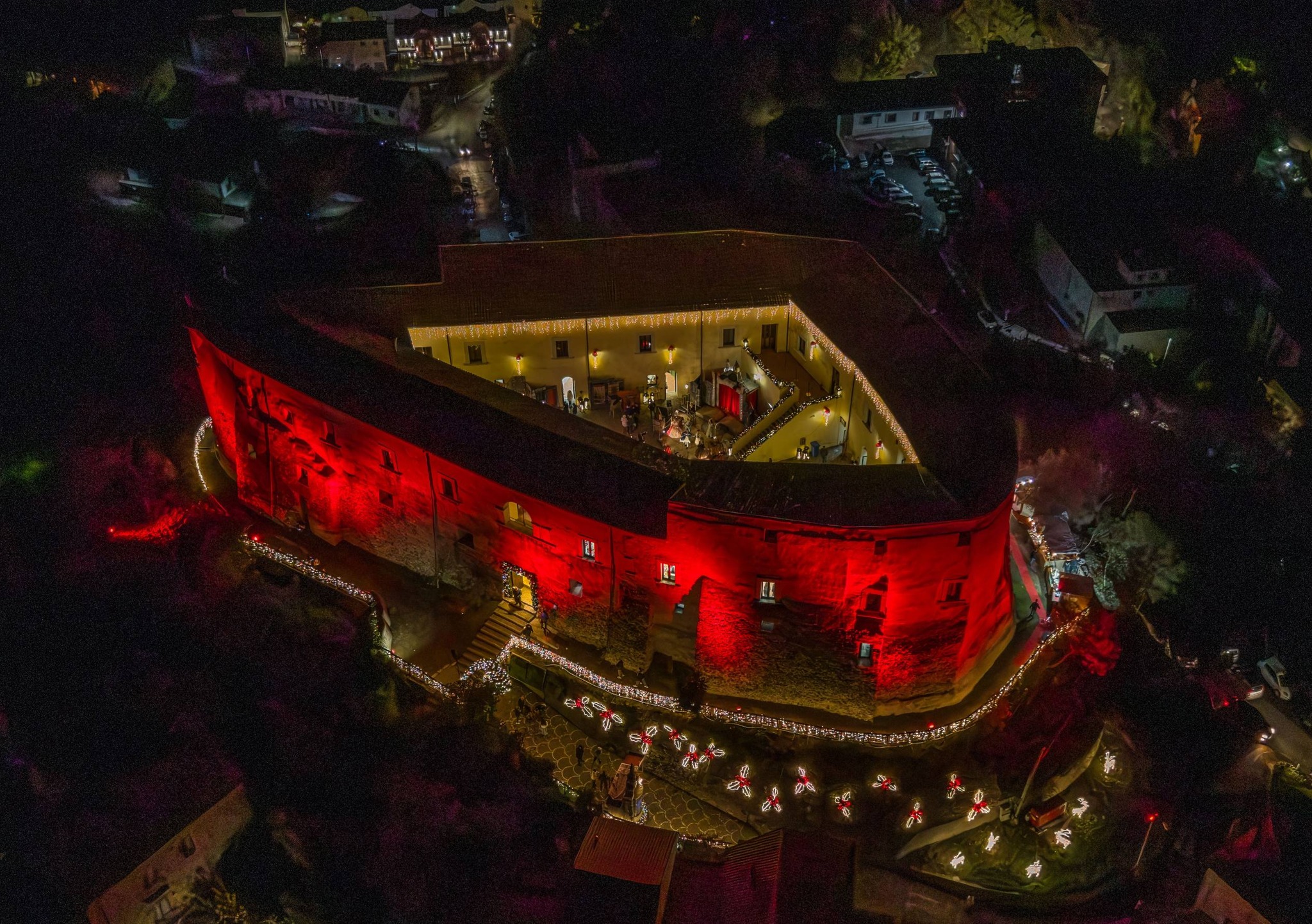 A Ceppaloni debutta “Come d’incanto”: il Castello si accende di magia per il Natale 2025