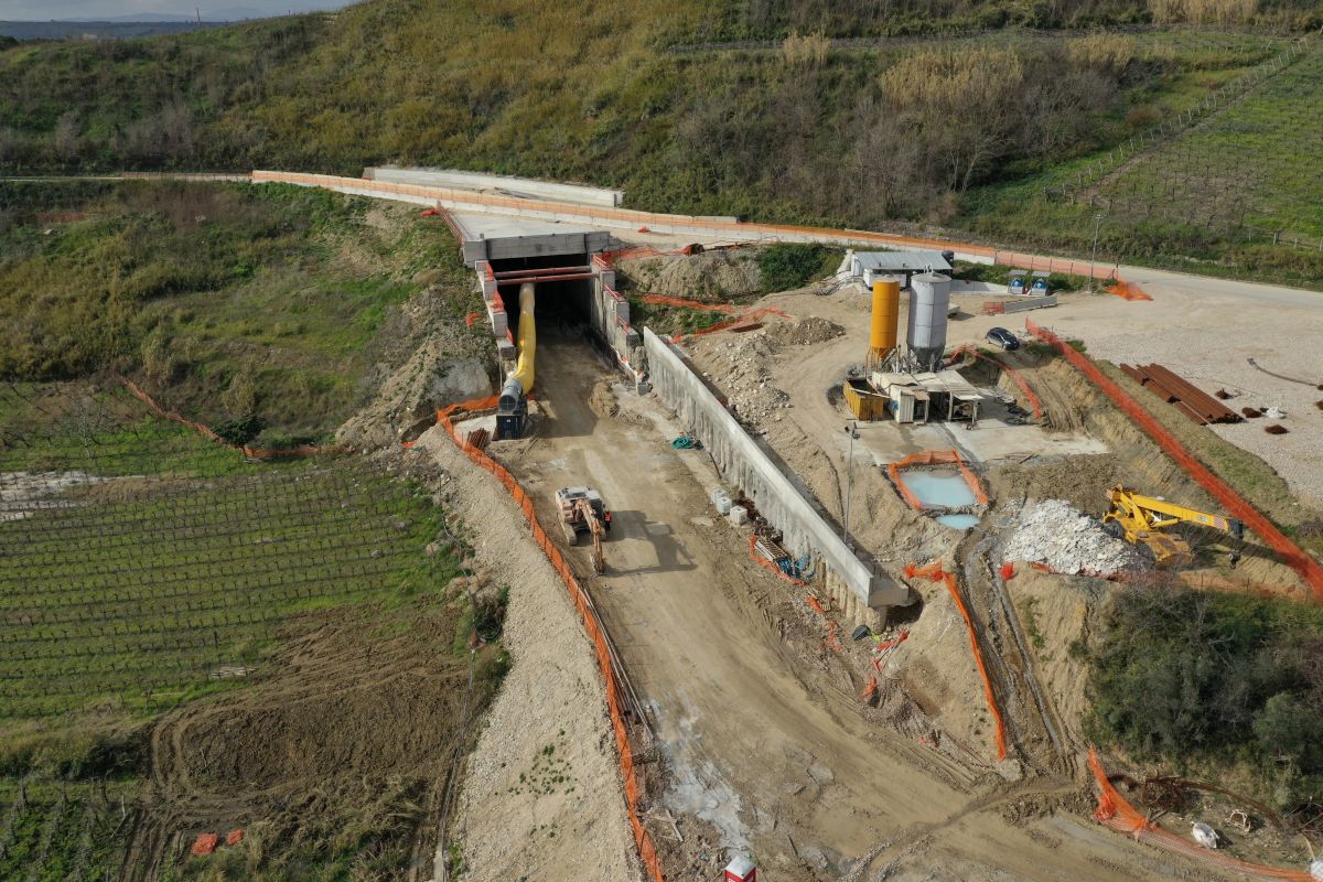 Fs Cantieri Parlanti: Linea Av/Ac Napoli–Bari, abbattuto il diaframma della galleria Cantone