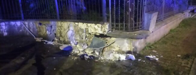Incidente stradale a Dugenta, 19enne finito contro un muro