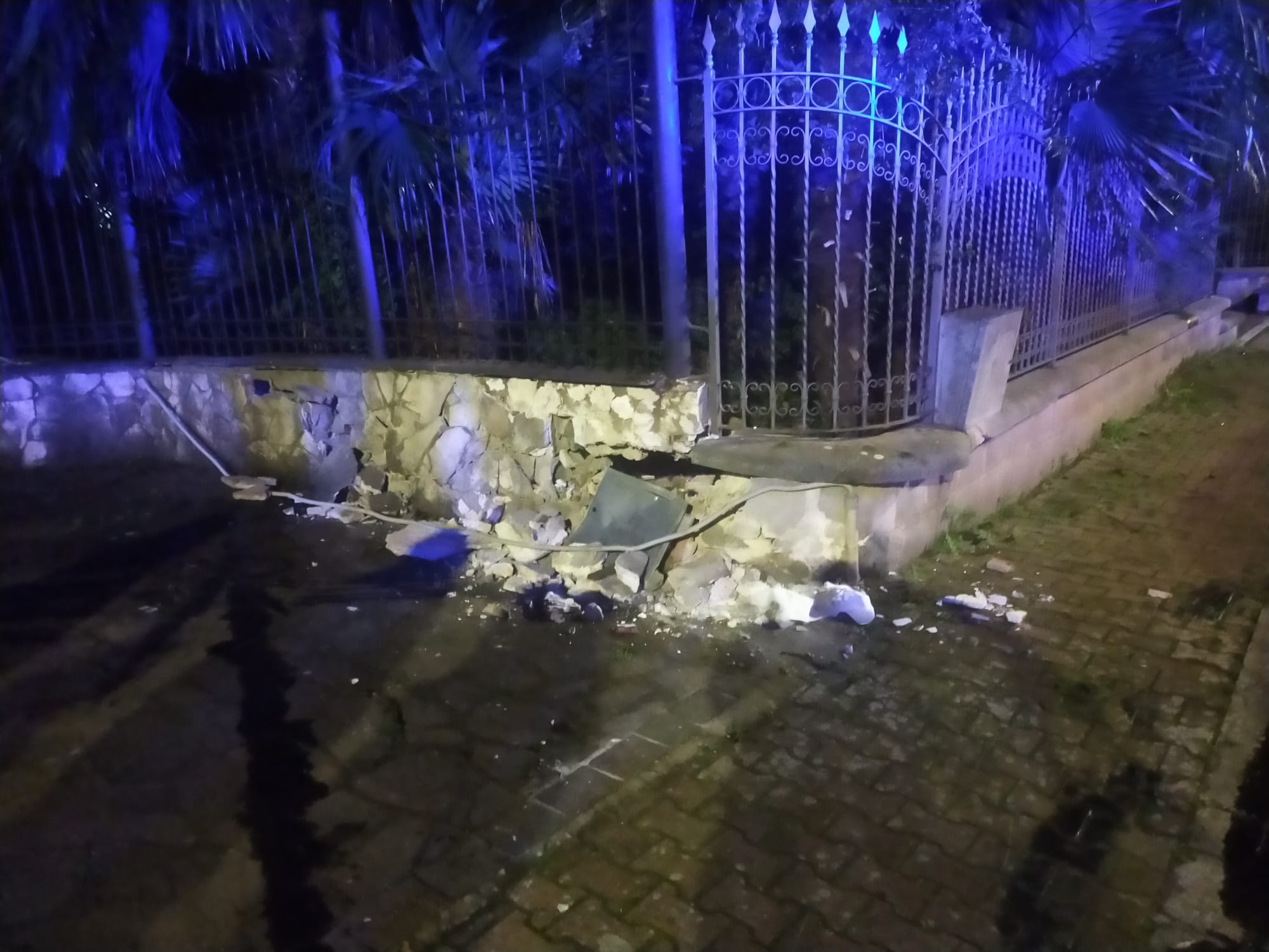 Incidente stradale a Dugenta, 19enne finito contro un muro