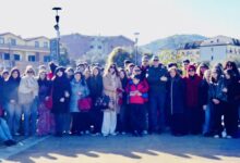 Grande successo per la Camminata Rossa: istituzioni, scuole e cittadini uniti contro la violenza