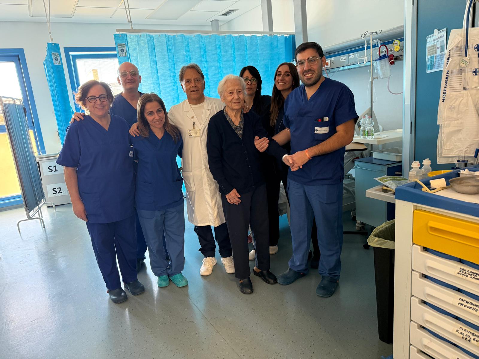 A 100 anni sconfigge un ictus e torna a casa: la signora Gerarda salvata dagli specialisti dell’Azienda Moscati