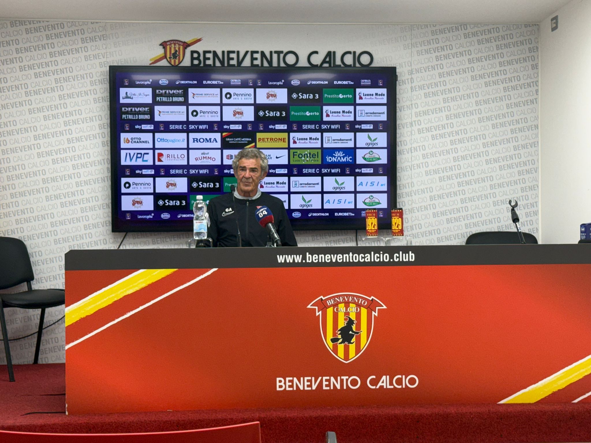 Benevento, Auteri: “Una partita come questa fa arrabbiare, l’espulsione di Ceresoli inspiegabile”