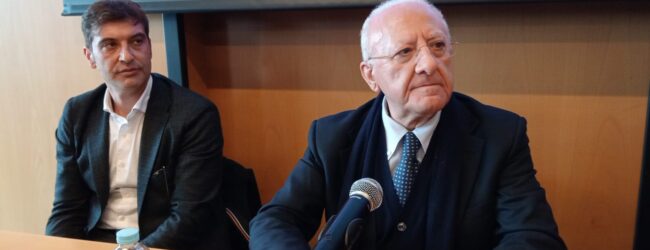 De Luca torna a ruggire contro i “notabili” del Campo Largo