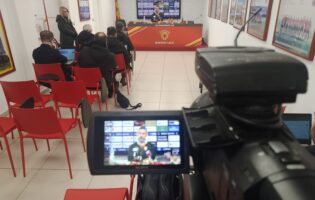 Benevento, Floro Flores: “Salernitana costruita per vincere, ma vogliamo i tre punti”