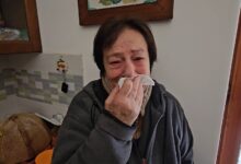 Rischiano l’abbattimento della casa. Nonna Ersilia in lacrime: “Mio marito colpito da infarto, se vengono le ruspe moriamo”