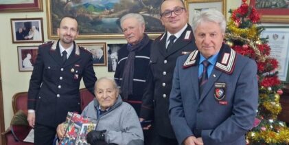 Montemiletto (AV) – Si ripete la tradizione della consegna del calendario storico dei Carabinieri a “Zio Pietro”