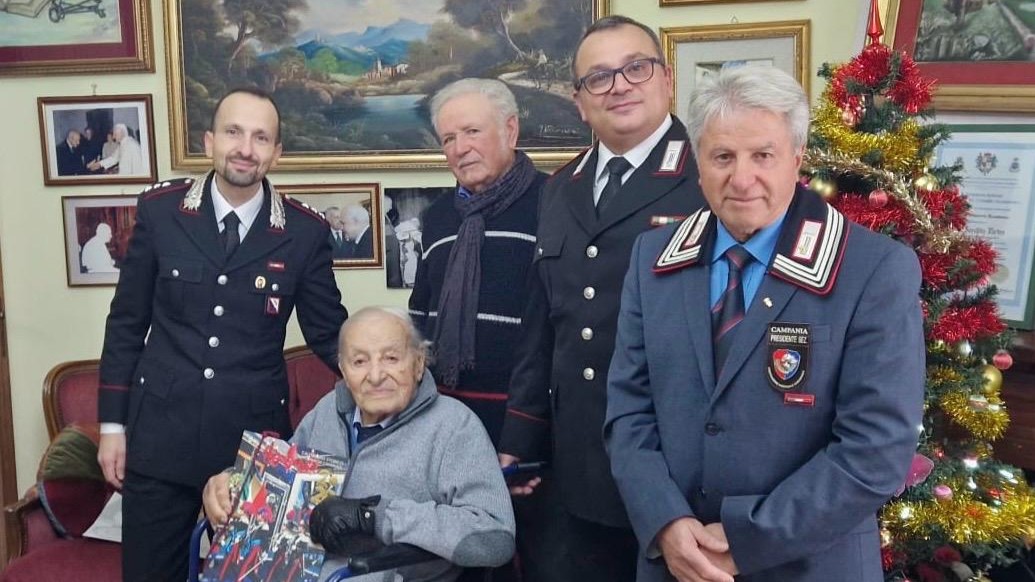 Montemiletto (AV) – Si ripete la tradizione della consegna del calendario storico dei Carabinieri a “Zio Pietro”