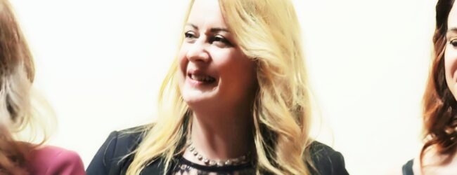 Lisa Di Giovanni riceve il Premio Internazionale “Carlo Delle Piane” per il giornalismo e l’editoria