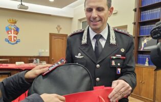 Avellino, scambio di auguri natalizi in Caserma con i ragazzi delle case famiglia: l’abbraccio dei Carabinieri