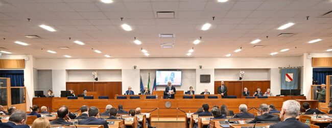 Campania, Fico nomina la nuova Giunta regionale: ecco assessori e deleghe