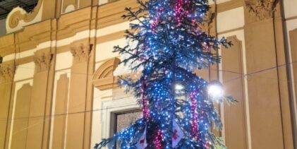 Comunità Montana del Fortore dona albero di Natale alla Croce Rossa di Benevento per i bambini