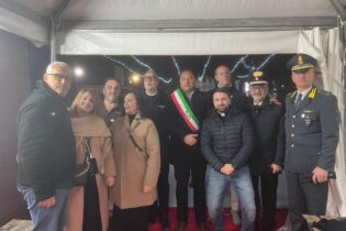 Telese Terme si accende di meraviglia: successo per l’inaugurazione del “Magico Natale” della Pro Loco Telesia