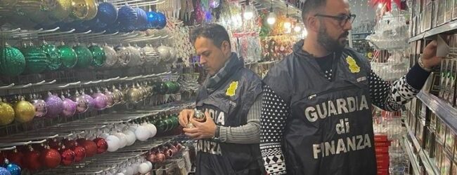 Maxi sequestro di giocattoli e articoli natalizi non conformi nel Sannio: sanzioni fino a 25.832 euro