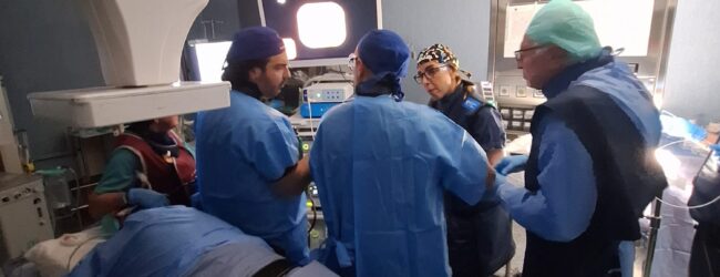 Ospedale Frangipane – Bellizzi, eseguita con successo procedura endoscopica di alta complessità per risolvere complicanza post-operatoria