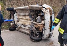 Incidente in contrada Cancelleria, auto si ribalta: un ferito