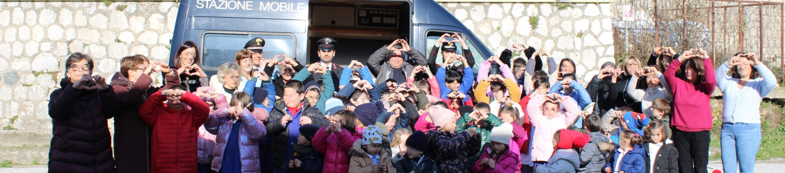 Bonea, l’abbraccio sincero dei Carabinieri e i bambini dell’ “Ilaria Alpi”