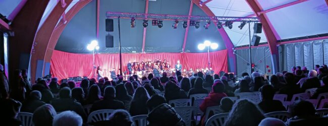 Castelvenere, “Note di Natale” con oltre cento artisti: concerto stasera alle 20 alla palestra comunale