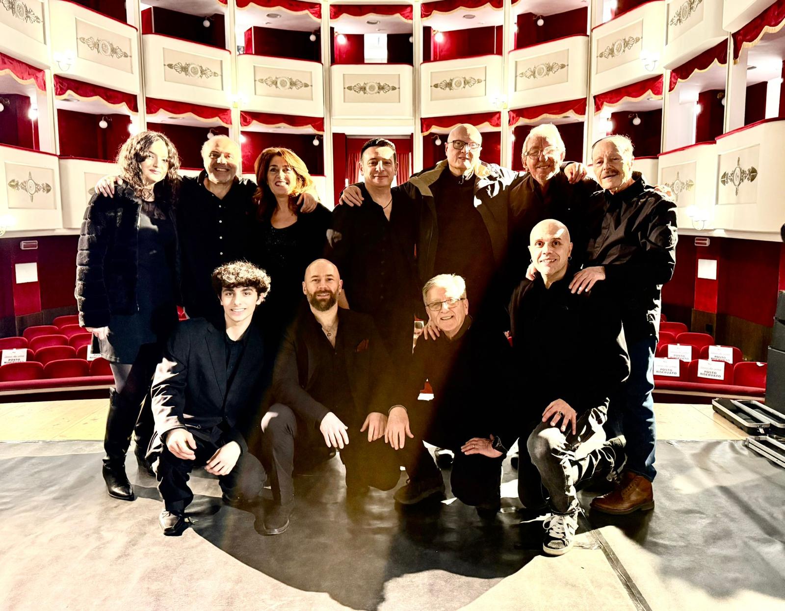 Benevento, “L’anno che verrà'” è stato un mix di emozioni: tributo a Lucio Dalla e Lucio Battisti sold-out al Teatro Comunale