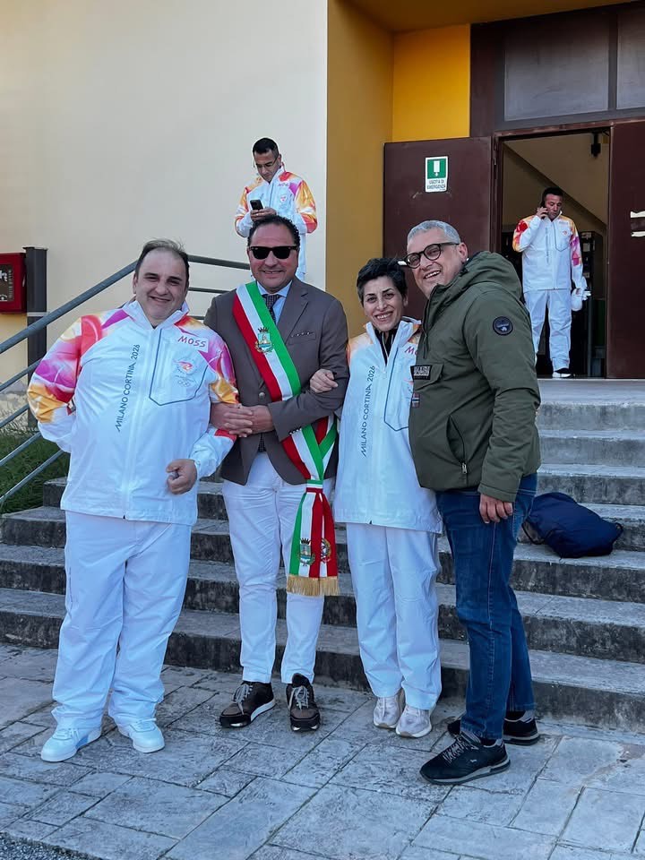 Fiamma Olimpica illumina Telese Terme: la Pro Loco Telesia celebra il passaggio della Torcia e l’orgoglio dei propri cittadini. Un traguardo storico verso Milano Cortina 2026
