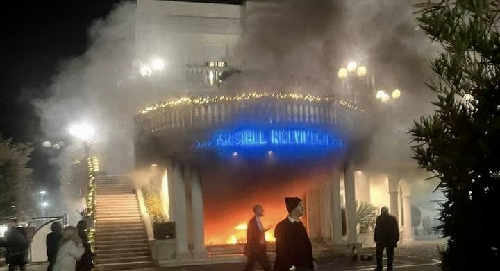 Ricevimento di nozze finisce nel panico: incendio all’hotel Kristall di Ariano