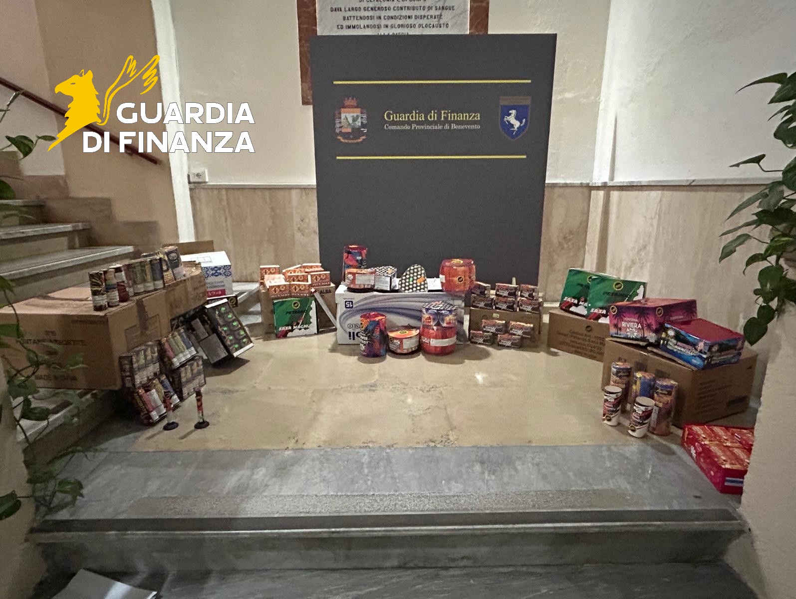 Benevento, Guardia di Finanza sequestra 23 kg di materiale pirotecnico illegale in un negozio
