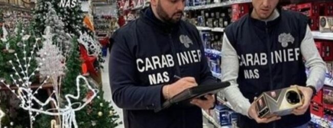 Nas Salerno, sequestrati addobbi e 6 quintali di alimenti natalizi: controlli dei Carabinieri anche nella Valle Telesina