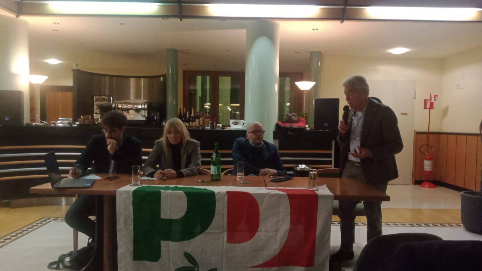 Crisi PD, prime aperture al dialogo ma la strada è lunga