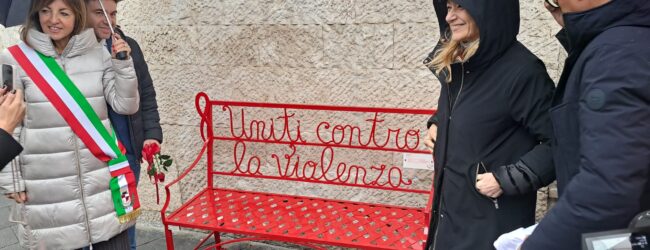 ASL Benevento e Rotary: inaugurata oggi la “Panchina Rossa” contro la violenza