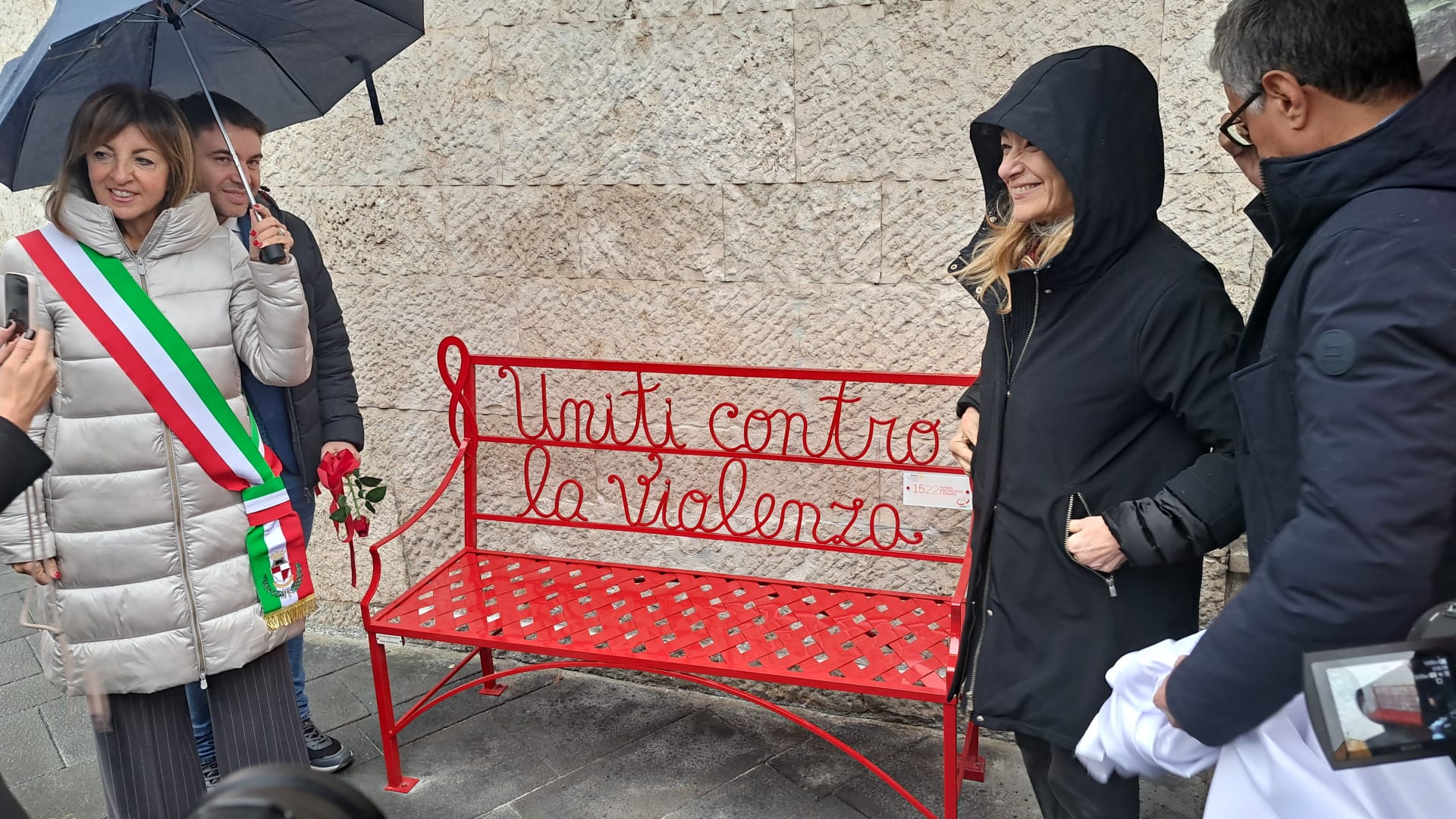 ASL Benevento e Rotary: inaugurata oggi la “Panchina Rossa” contro la violenza