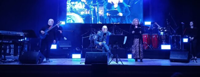 “Sidun”, un tributo a De André che emoziona Telese Terme: un viaggio musicale nella poetica di Faber