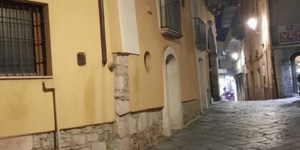 Luminarie natalizie a Benevento, Civico22: ‘”intere strade dimenticate, penalizzati commercianti e cittadini”