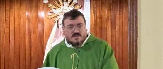 Sotto l’albero di Natale, cesti per riempire i cuori: la Parrocchia Santa Maria del Bosco sceglie la solidarietà