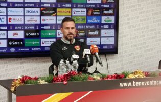 Benevento, Floro Flores: “Non dobbiamo accontentarci. Al mercato non penso, nessuno ha chiesto la cessione”