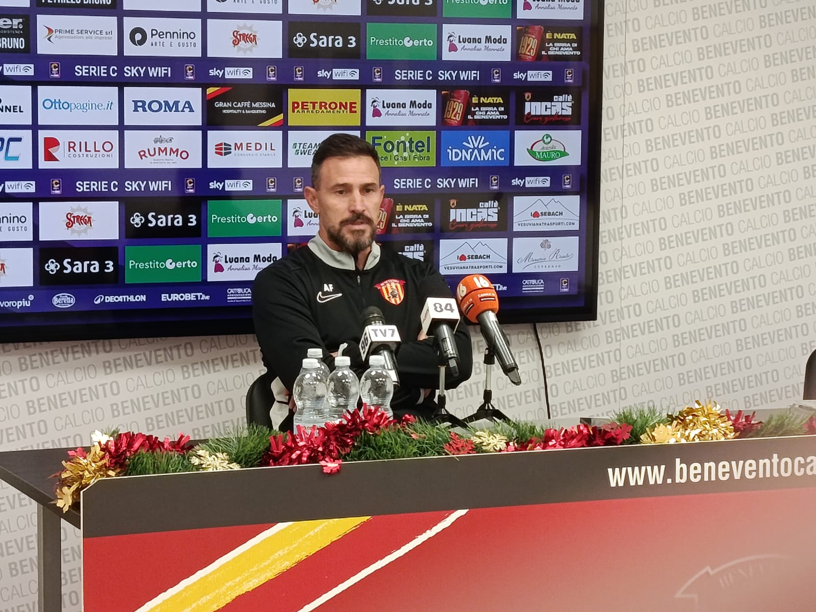 Benevento, Floro Flores: “Non dobbiamo accontentarci. Al mercato non penso, nessuno ha chiesto la cessione”
