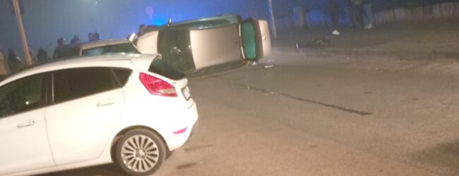 Benevento, incidente in via Santa Colomba: auto si ribalta, persona incastrata soccorsa dai vigili del fuoco