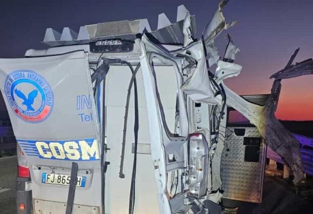 Portavalori della Cosmopol di Avellino assaltato nel Foggiano: colpo da 300mila euro