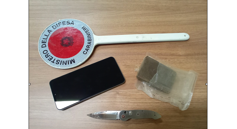 Benevento, 46enne arrestato per detenzione di hashish: sequestrati oltre 100 grammi