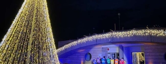 Straordinario successo per la Cerimonia di Accensione dell’Albero di Natale a Paupisi