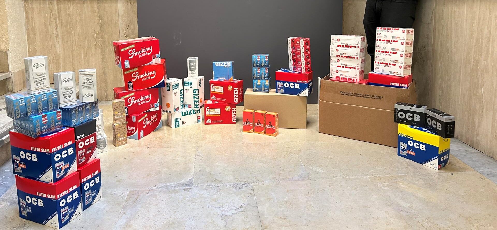 Guardia di Finanza Benevento: sequestro di circa 115.000 prodotti accessori ai tabacchi da fumo