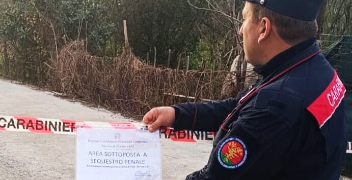 Moschiano, Carabinieri denunciano due persone e sequestrano un escavatore