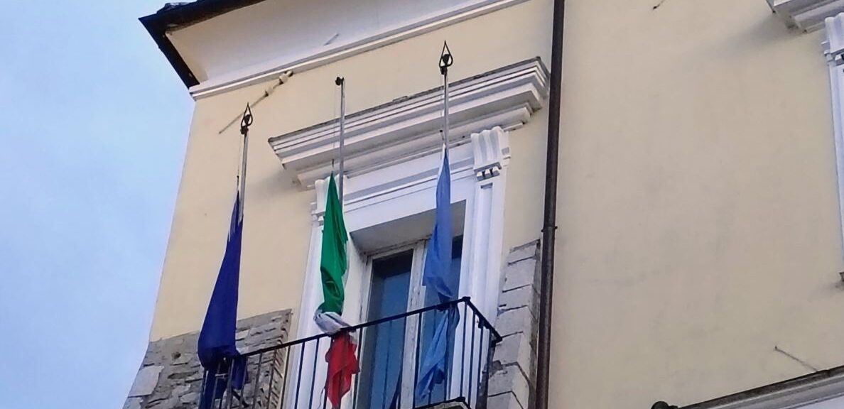 27 gennaio, Giorno della Memoria: bandiere a mezz’asta alla Rocca dei Rettori