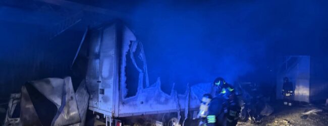 Foglianise: incendio in carrozzeria, 4 auto e bombole di gas coinvolte dalle fiamme