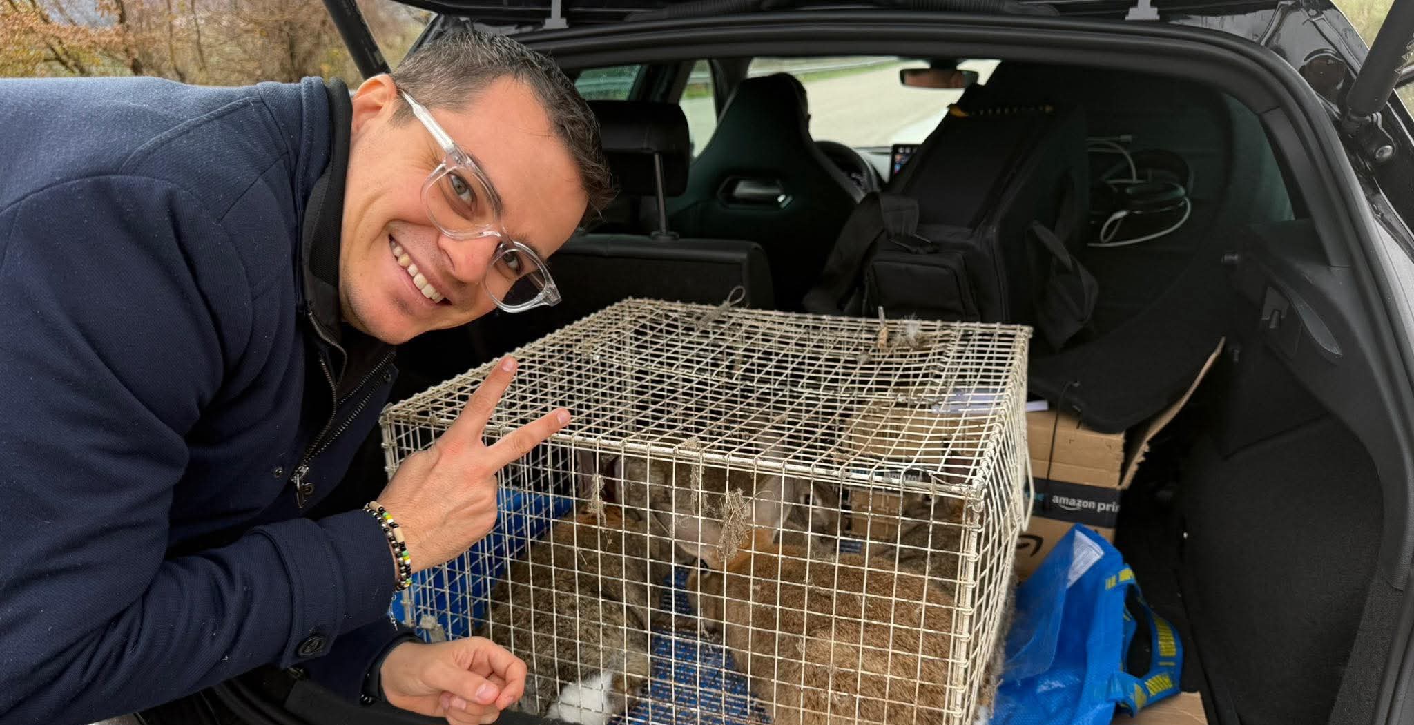 Conigli salvati dalle grinfie dell’allevatore violento: il grazie di Enrico Rizzi ai Carabinieri